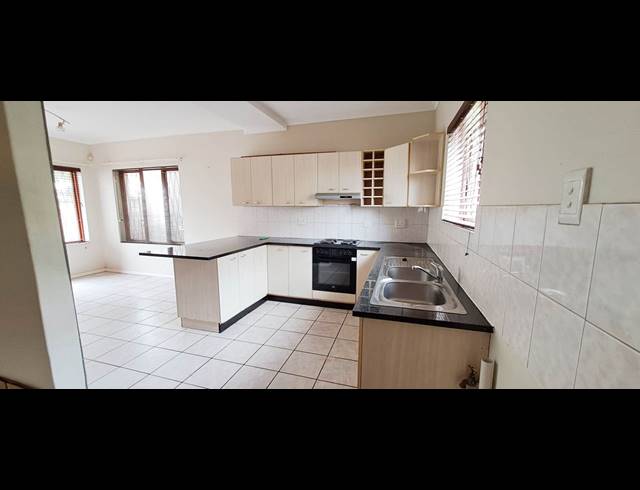2 BEDROOM TOWNHOUSE TO LET IN CHARLO